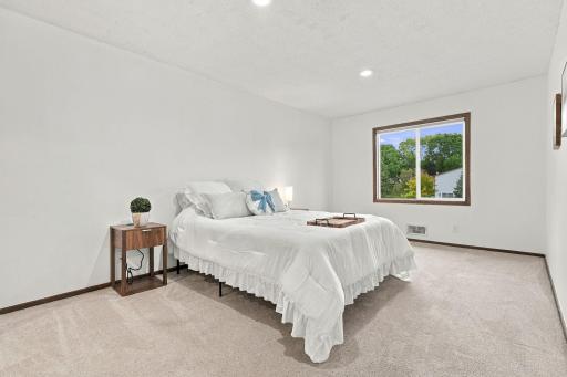35-web-or-mls-13642_Knox_Drive_Burnsville_00831.jpg