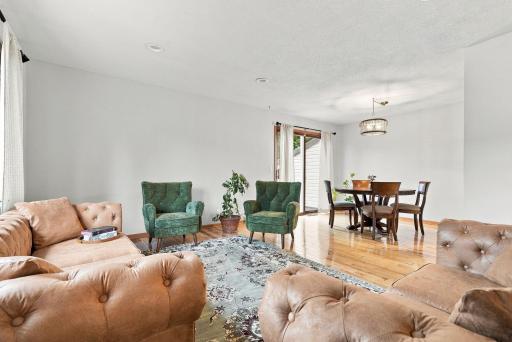 13-web-or-mls-13642_Knox_Drive_Burnsville_00726.jpg