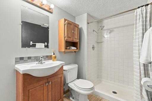 42-web-or-mls-13642_Knox_Drive_Burnsville_00871.jpg