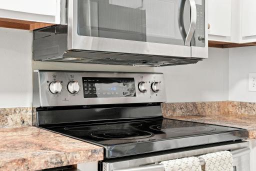 26-web-or-mls-13642_Knox_Drive_Burnsville_00946.jpg