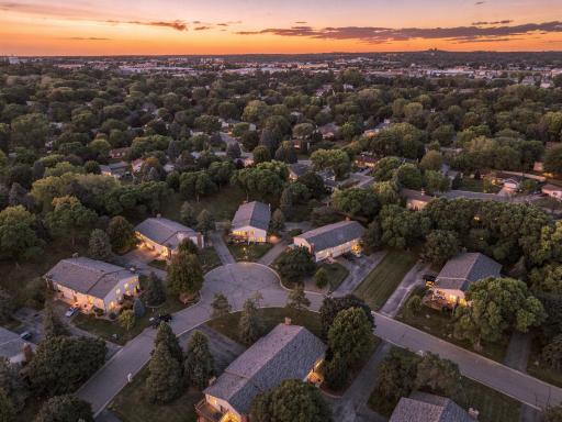 4-web-or-mls-13642_Knox_Drive_Burnsville_TW_002.jpg