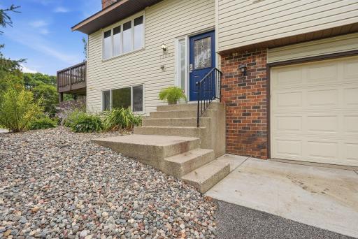8-web-or-mls-13642_Knox_Drive_Burnsville_00686.jpg
