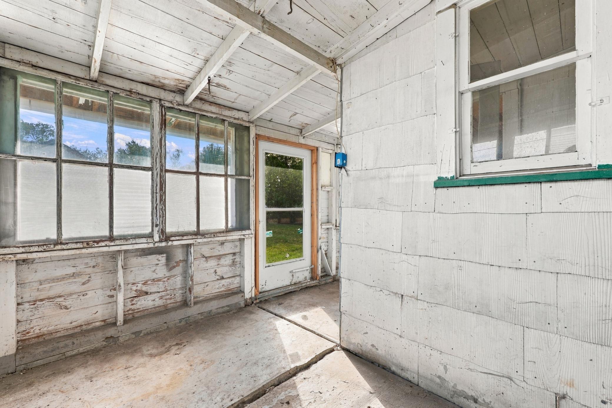Rear Porch - Flexible Storage