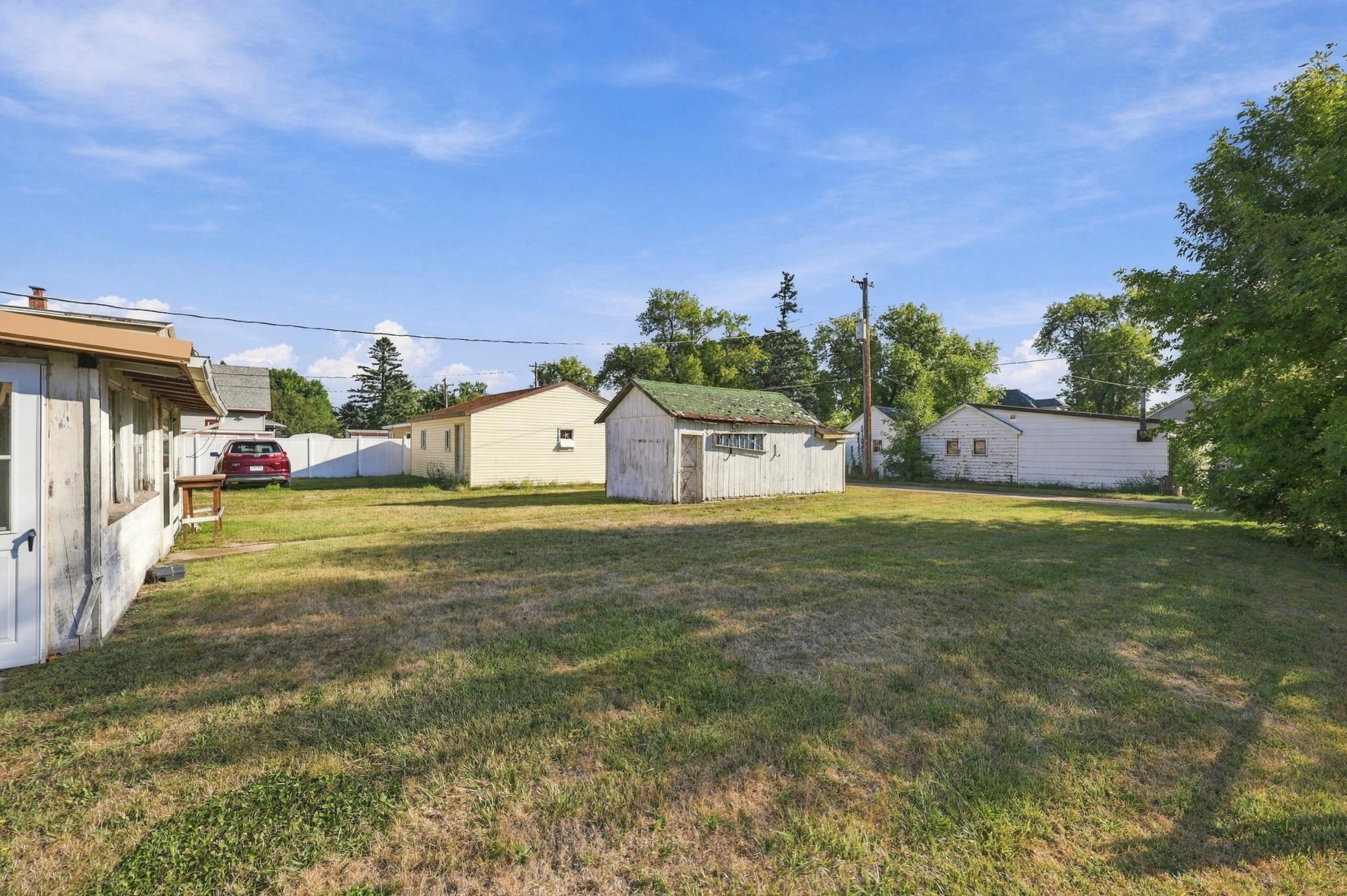 Shed/Small Garage (needs some work)