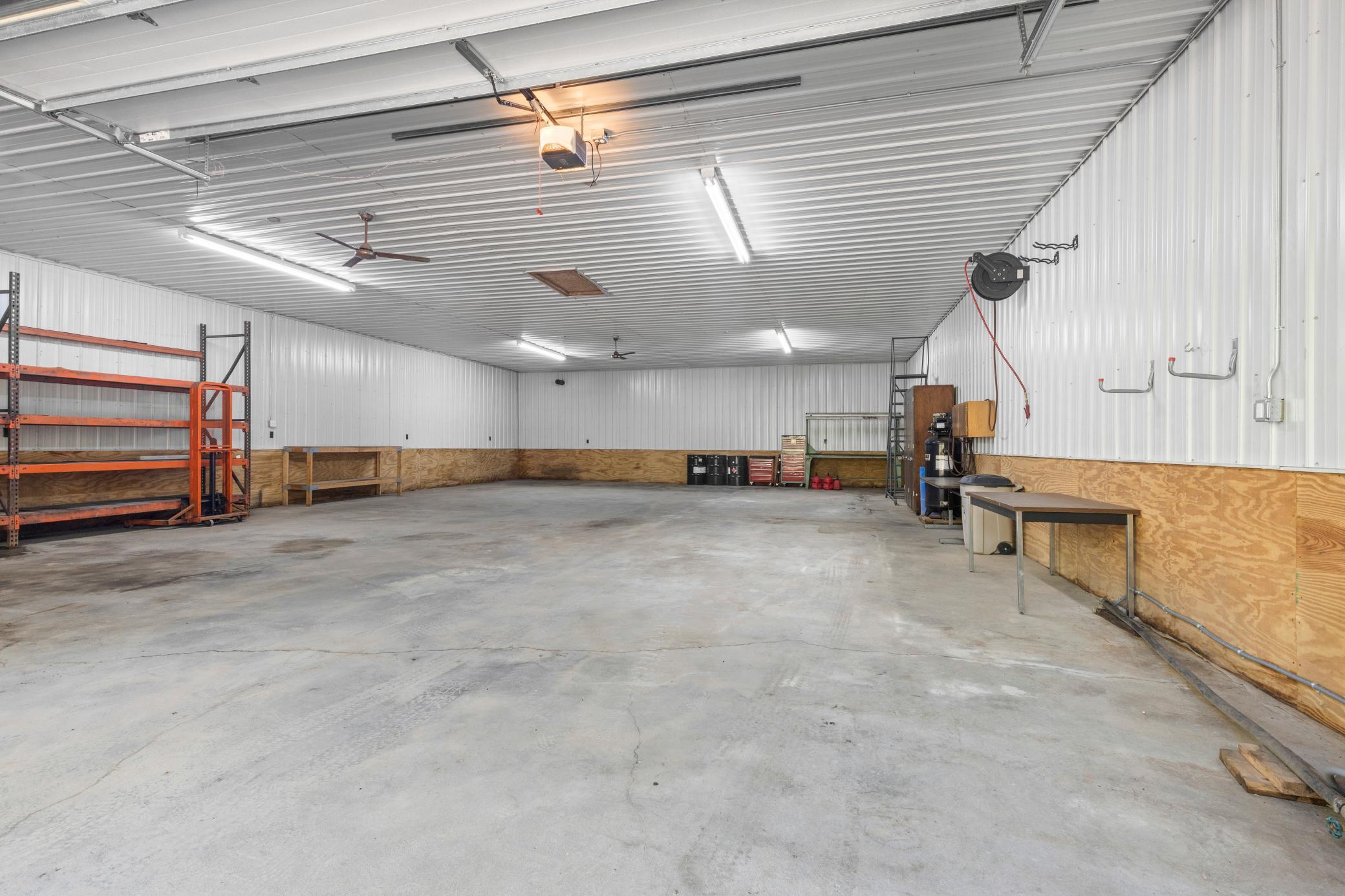 2,400 sq ft shop