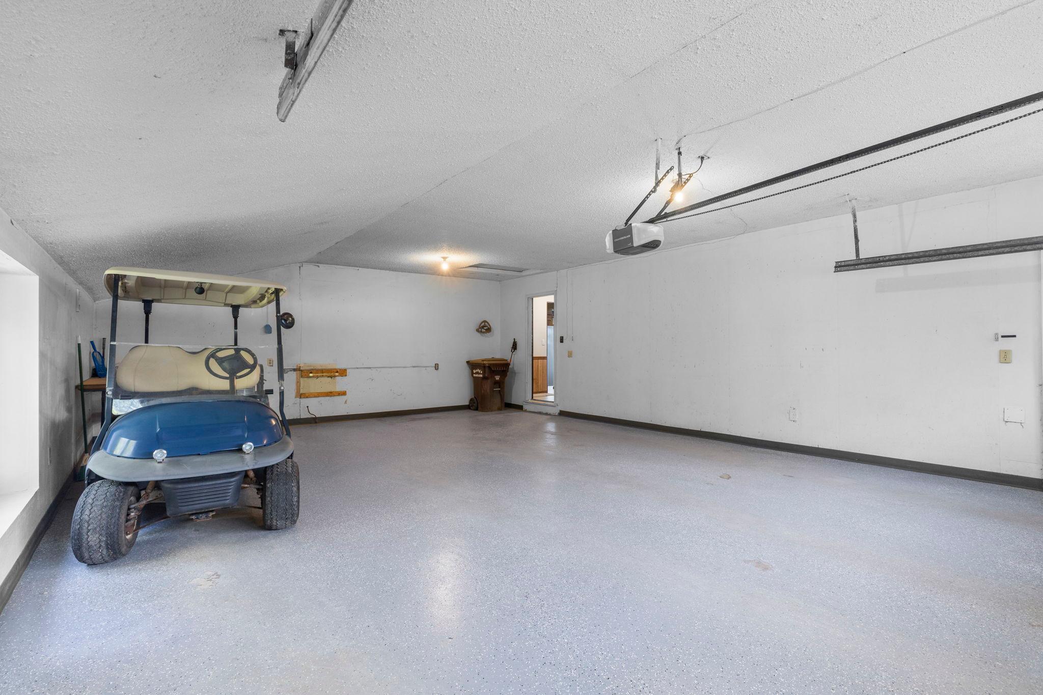 Large garage 29.5 x 30