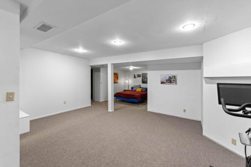 1335 Spencer Road W, Saint Paul, MN 55108