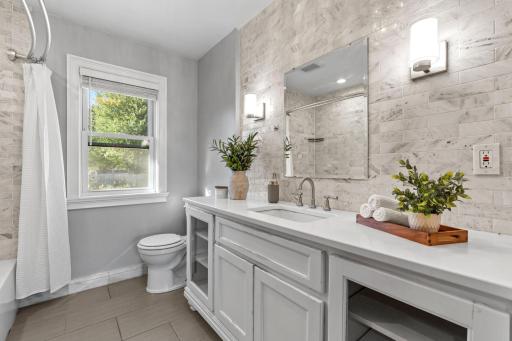 22-web-or-mls-5645 141st St N-22.jpg