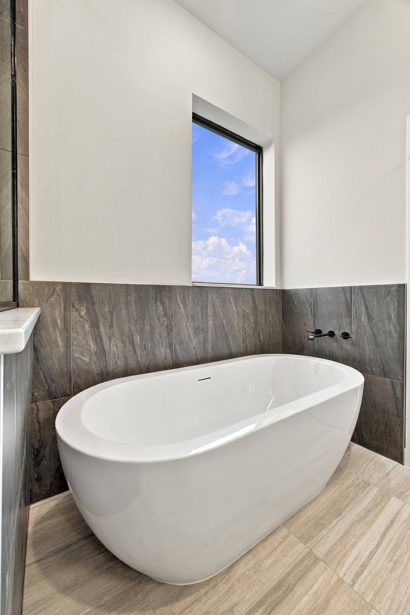 Primary Bathtub.jpg