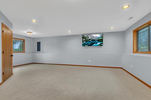 Whether used for guests, hobbies, recreation, or additional living space, this level offers flexibility to fit a variety of needs.