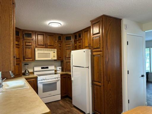 Cozy kitchen with tons of cabinet space