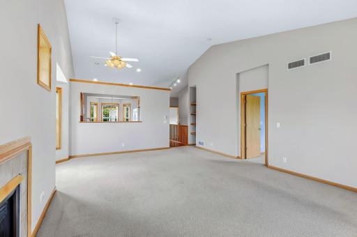 536 Holly Lane N, Oakdale, MN 55128