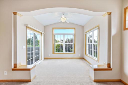 536 Holly Lane N, Oakdale, MN 55128