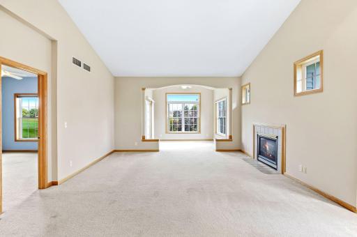 536 Holly Lane N, Oakdale, MN 55128