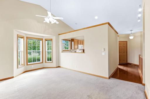 536 Holly Lane N, Oakdale, MN 55128