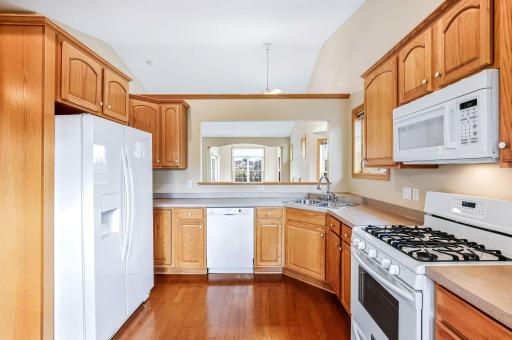 536 Holly Lane N, Oakdale, MN 55128