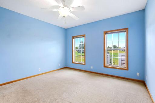 536 Holly Lane N, Oakdale, MN 55128