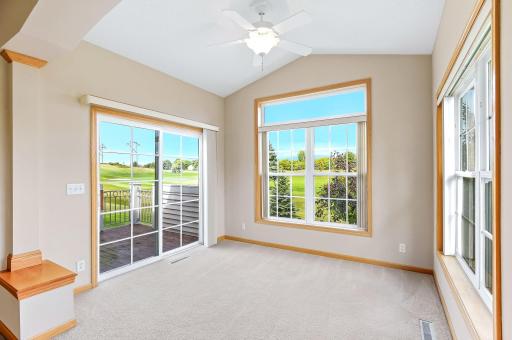 536 Holly Lane N, Oakdale, MN 55128