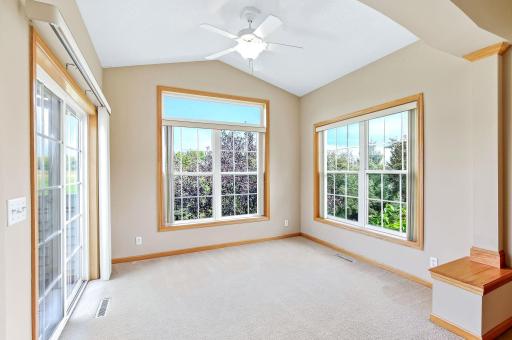 536 Holly Lane N, Oakdale, MN 55128