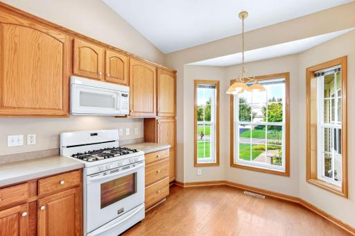 536 Holly Lane N, Oakdale, MN 55128
