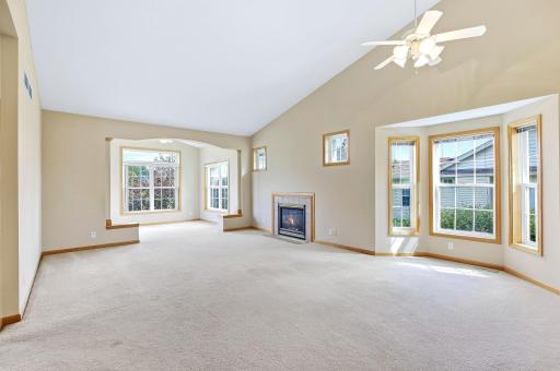 536 Holly Lane N, Oakdale, MN 55128