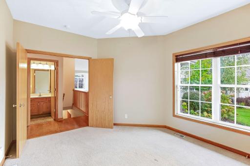 536 Holly Lane N, Oakdale, MN 55128