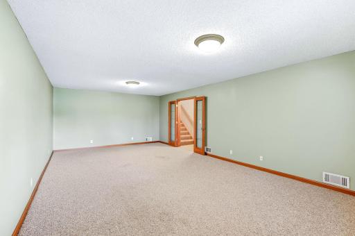 536 Holly Lane N, Oakdale, MN 55128