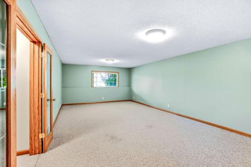 536 Holly Lane N, Oakdale, MN 55128