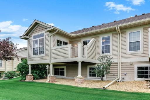 536 Holly Lane N, Oakdale, MN 55128
