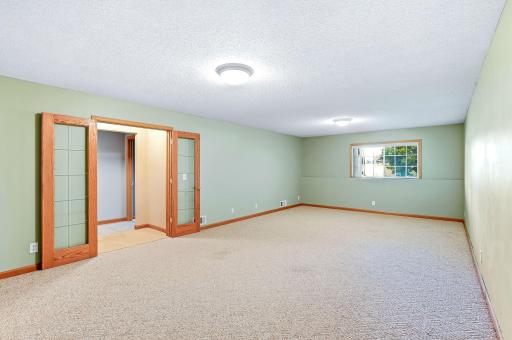 536 Holly Lane N, Oakdale, MN 55128