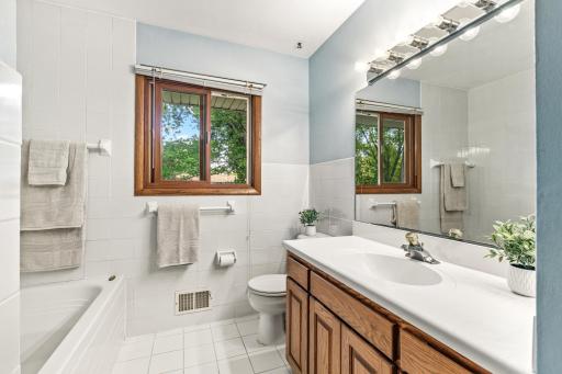 Full bathroom on the main level.
