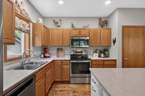 16959 Hubbard Trail, Lakeville, MN 55044