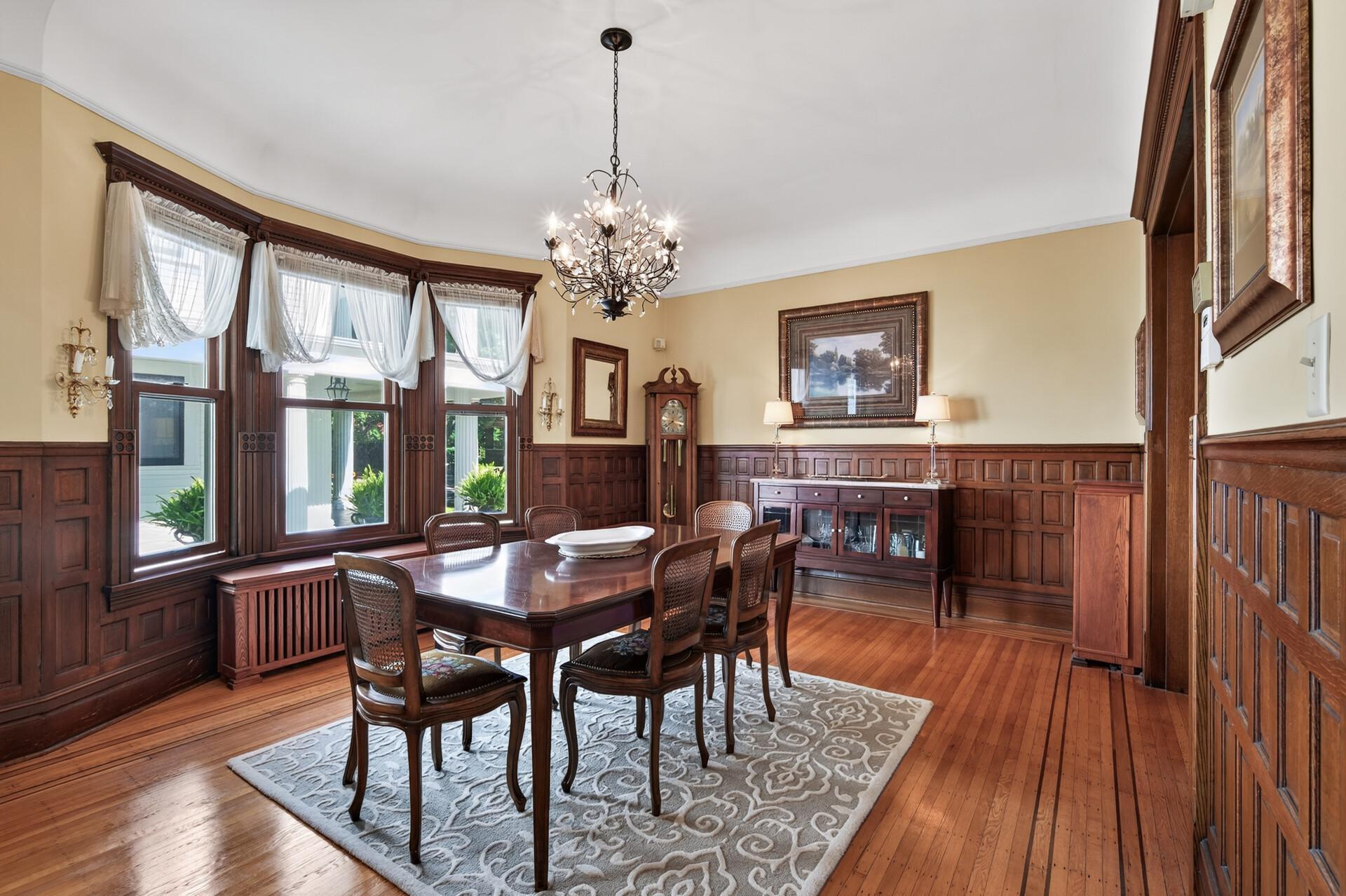 Dinner parties deserve a dining room like this.