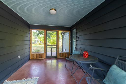 Fully screened in breezeway between the home and garage. Perfect for your morning coffee!