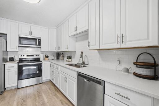 18385 Creeks Bend Drive, Minnetonka, MN 55345