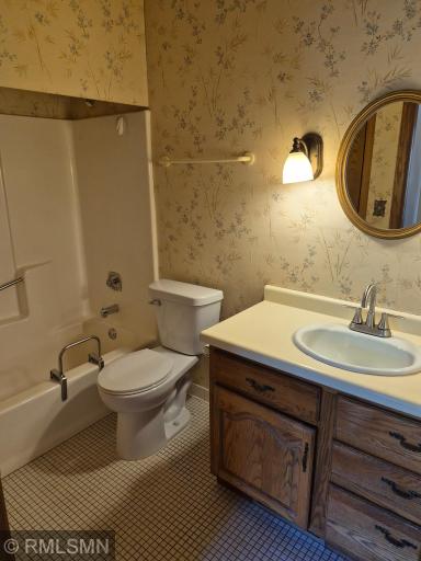 2112 Milwaukee Avenue, Minneapolis, MN 55404
