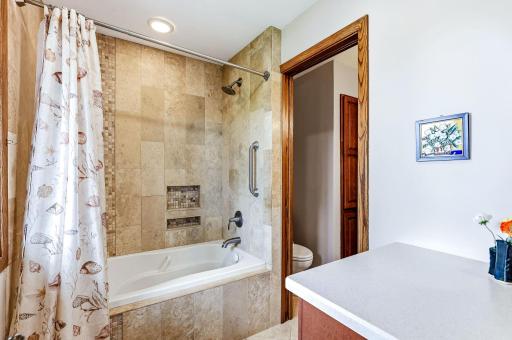 2162 Lakebrook Drive, New Brighton, MN 55112