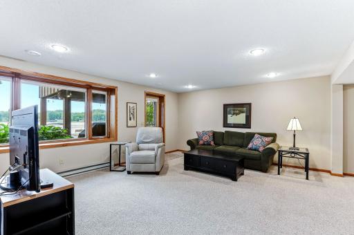 2162 Lakebrook Drive, New Brighton, MN 55112