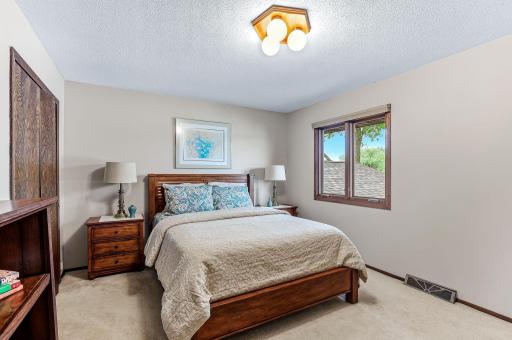 2162 Lakebrook Drive, New Brighton, MN 55112