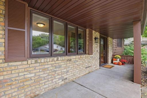 2162 Lakebrook Drive, New Brighton, MN 55112