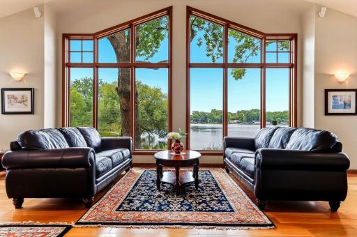 2162 Lakebrook Drive, New Brighton, MN 55112