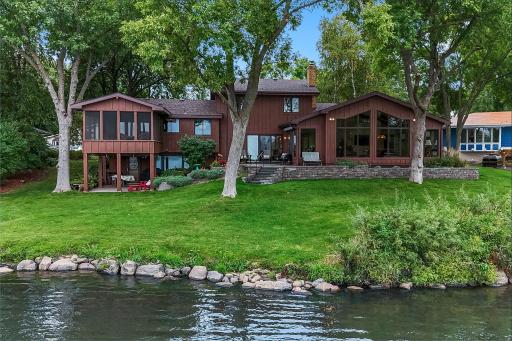 2162 Lakebrook Drive, New Brighton, MN 55112