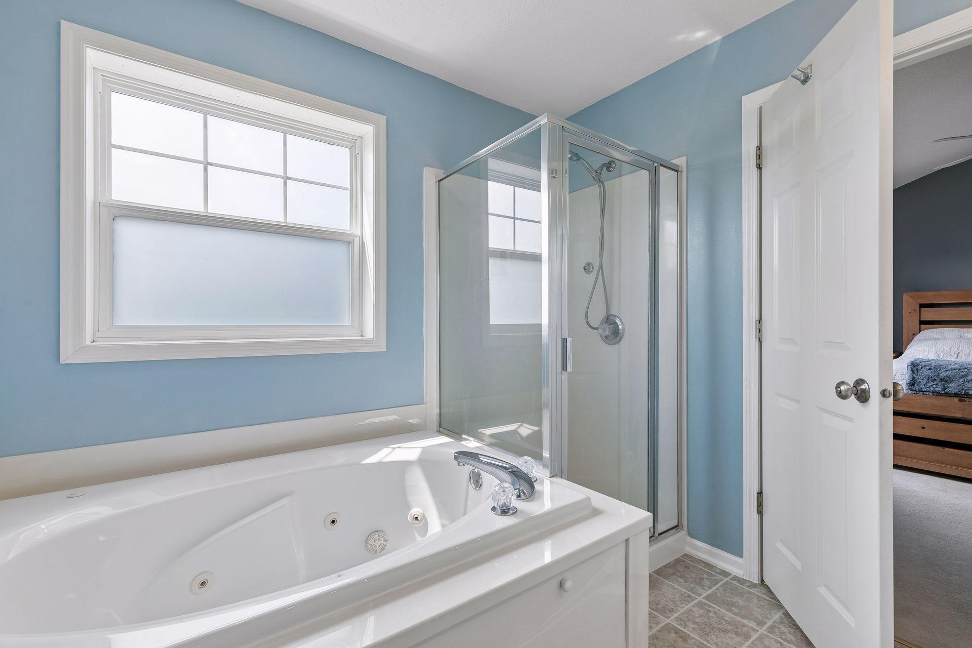 Separate tub & shower