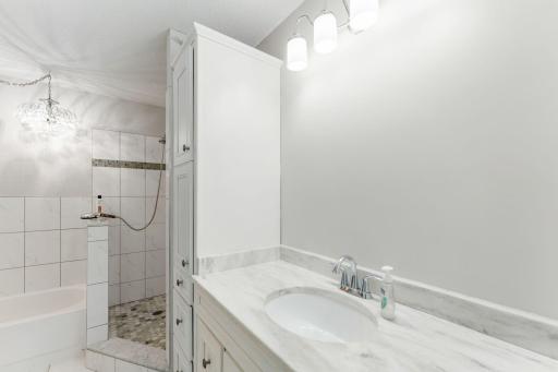 10924 Rhode Island Avenue S, Bloomington, MN 55438