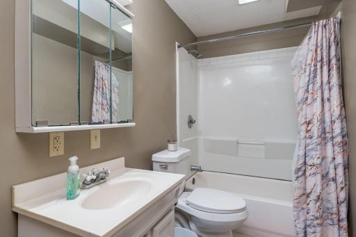34-web-or-mls-107-meadow-ln.jpg