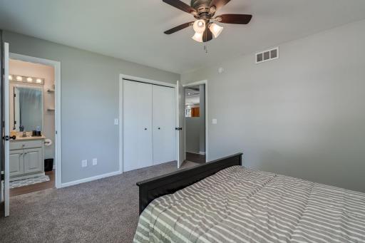 16-web-or-mls-107-meadow-ln.jpg