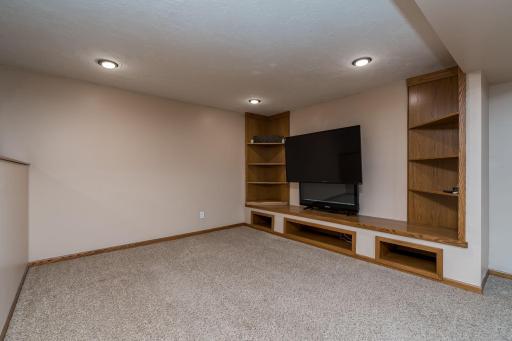 25-web-or-mls-107-meadow-ln.jpg