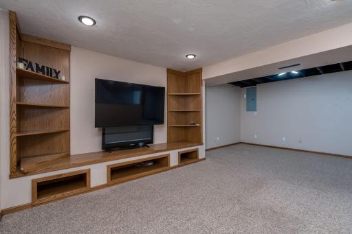 26-web-or-mls-107-meadow-ln.jpg