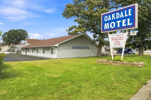 1418 S Oak Avenue, Owatonna, MN 55060