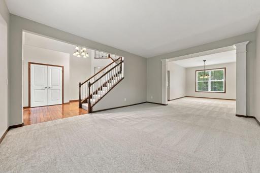 2109 Rockridge Circle, Shakopee, MN 55379